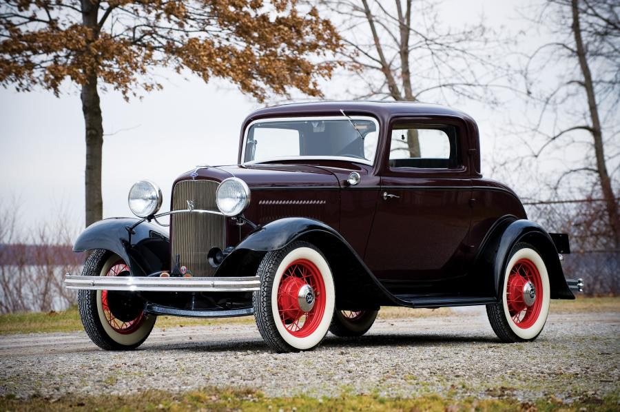  Ford Model 18 DeLuxe 3-Window Coupe 1932 года  (фото 1 из 8)